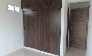 Se alquila departamento en piso alto