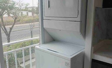 Se alquila departamento en piso alto