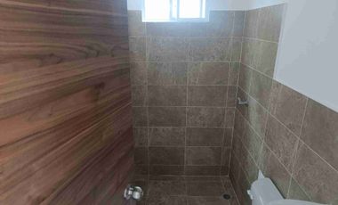 Se alquila departamento en piso alto