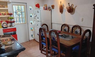 Casa con terreno excedente en Coto Privado