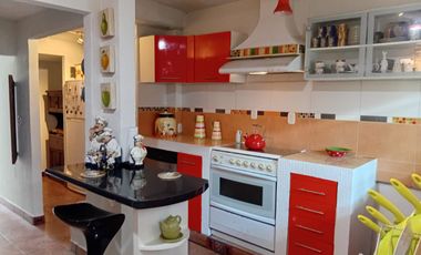 Casa con terreno excedente en Coto Privado