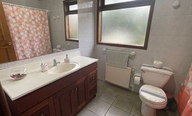 Venta hermosa parcela con casa, sector Coihues, Puerto Varas.