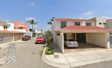 CASA EN VENTA 4 RECAMARAS, 4 BAÑOS Y 2 LUGARES DE ESTCIONAMIENTO