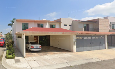 CASA EN VENTA 4 RECAMARAS, 4 BAÑOS Y 2 LUGARES DE ESTCIONAMIENTO