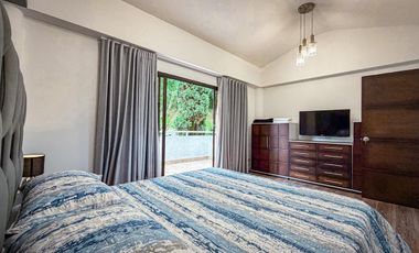 Amoblada ESPECTACULAR Casa 3 niveles AMSTERDAM PLAZA