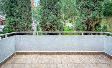 Amoblada ESPECTACULAR Casa 3 niveles AMSTERDAM PLAZA