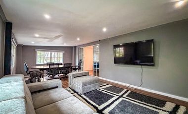 Amoblada ESPECTACULAR Casa 3 niveles AMSTERDAM PLAZA