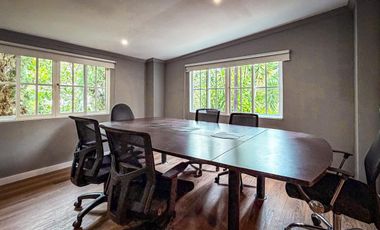 Amoblada ESPECTACULAR Casa 3 niveles AMSTERDAM PLAZA