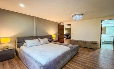 Amoblada ESPECTACULAR Casa 3 niveles AMSTERDAM PLAZA