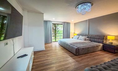 Amoblada ESPECTACULAR Casa 3 niveles AMSTERDAM PLAZA