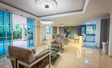 Amoblada ESPECTACULAR Casa 3 niveles AMSTERDAM PLAZA