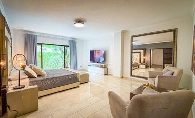 Amoblada ESPECTACULAR Casa 3 niveles AMSTERDAM PLAZA