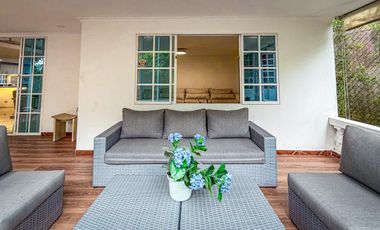 Amoblada ESPECTACULAR Casa 3 niveles AMSTERDAM PLAZA