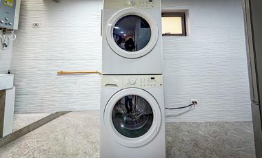 Amoblada ESPECTACULAR Casa 3 niveles AMSTERDAM PLAZA