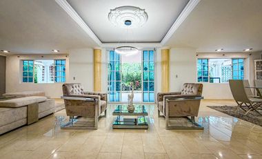 Amoblada ESPECTACULAR Casa 3 niveles AMSTERDAM PLAZA