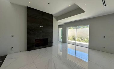 HERMOSA RESIDENCIA EN VENTA DE UN PISO EN UBICACION PRIVILEGIADA