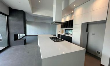HERMOSA RESIDENCIA EN VENTA DE UN PISO EN UBICACION PRIVILEGIADA