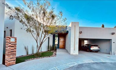 HERMOSA RESIDENCIA EN VENTA DE UN PISO EN UBICACION PRIVILEGIADA