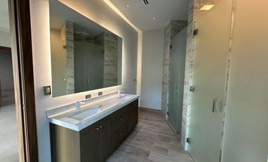 HERMOSA RESIDENCIA EN VENTA DE UN PISO EN UBICACION PRIVILEGIADA