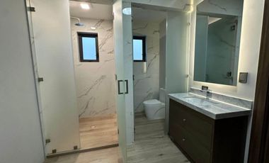 HERMOSA RESIDENCIA EN VENTA DE UN PISO EN UBICACION PRIVILEGIADA