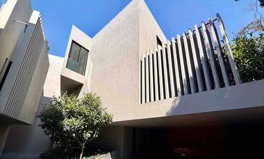Residencia en VENTA en condominio con seguridad