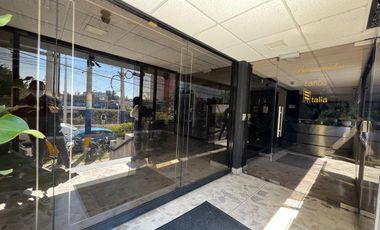 OFICINA CON EXCELENTE UBICACIÓN SOBRE AV. LÁZARO CÁRDENAS, A NEGOCIAR