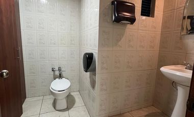 OFICINA CON EXCELENTE UBICACIÓN SOBRE AV. LÁZARO CÁRDENAS, A NEGOCIAR