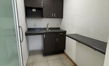 OFICINA CON EXCELENTE UBICACIÓN SOBRE AV. LÁZARO CÁRDENAS, A NEGOCIAR