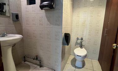 OFICINA CON EXCELENTE UBICACIÓN SOBRE AV. LÁZARO CÁRDENAS, A NEGOCIAR