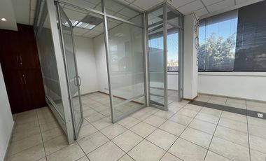 OFICINA CON EXCELENTE UBICACIÓN SOBRE AV. LÁZARO CÁRDENAS, A NEGOCIAR