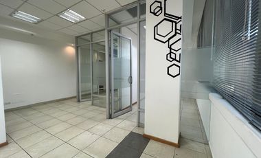 OFICINA CON EXCELENTE UBICACIÓN SOBRE AV. LÁZARO CÁRDENAS, A NEGOCIAR