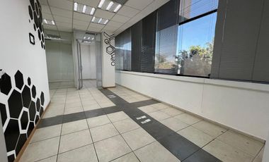 OFICINA CON EXCELENTE UBICACIÓN SOBRE AV. LÁZARO CÁRDENAS, A NEGOCIAR