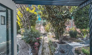CASA EN VENTA CON RECÁMARAS EN PLANTA BAJA Y AMPLIO JARDÍN EN CALZADA ZAVALETA