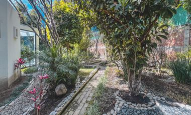 CASA EN VENTA CON RECÁMARAS EN PLANTA BAJA Y AMPLIO JARDÍN EN CALZADA ZAVALETA