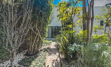 CASA EN VENTA CON RECÁMARAS EN PLANTA BAJA Y AMPLIO JARDÍN EN CALZADA ZAVALETA