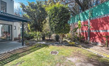 CASA EN VENTA CON RECÁMARAS EN PLANTA BAJA Y AMPLIO JARDÍN EN CALZADA ZAVALETA