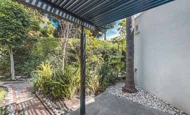 CASA EN VENTA CON RECÁMARAS EN PLANTA BAJA Y AMPLIO JARDÍN EN CALZADA ZAVALETA