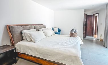 CASA EN VENTA CON RECÁMARAS EN PLANTA BAJA Y AMPLIO JARDÍN EN CALZADA ZAVALETA
