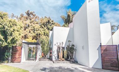 CASA EN VENTA CON RECÁMARAS EN PLANTA BAJA Y AMPLIO JARDÍN EN CALZADA ZAVALETA