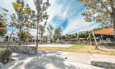CASA EN VENTA CON RECÁMARAS EN PLANTA BAJA Y AMPLIO JARDÍN EN CALZADA ZAVALETA