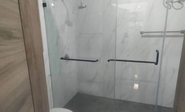 Alquilo departamento de 3 dormitorios en primer piso en Urb. Las Garzas