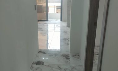 Alquilo departamento de 3 dormitorios en primer piso en Urb. Las Garzas