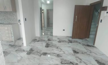 Alquilo departamento de 3 dormitorios en primer piso en Urb. Las Garzas