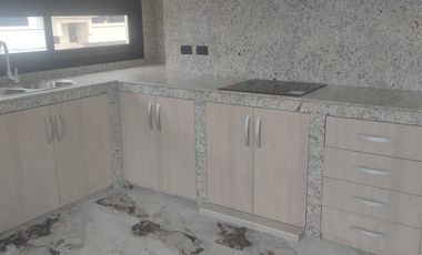 Alquilo departamento de 3 dormitorios en primer piso en Urb. Las Garzas