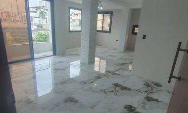 Alquilo departamento de 3 dormitorios en primer piso en Urb. Las Garzas