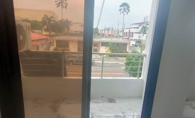 Alquilo departamento de 3 dormitorios en primer piso en Urb. Las Garzas