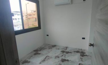 Alquilo departamento de 3 dormitorios en primer piso en Urb. Las Garzas