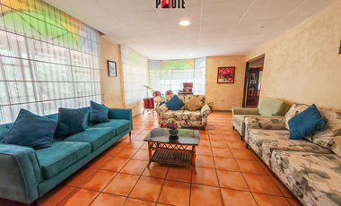 Propiedad campestre en Paute con 4 habitaciones y grandes áreas verdes