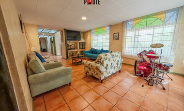 Propiedad campestre en Paute con 4 habitaciones y grandes áreas verdes