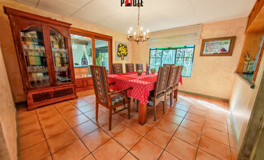 Propiedad campestre en Paute con 4 habitaciones y grandes áreas verdes